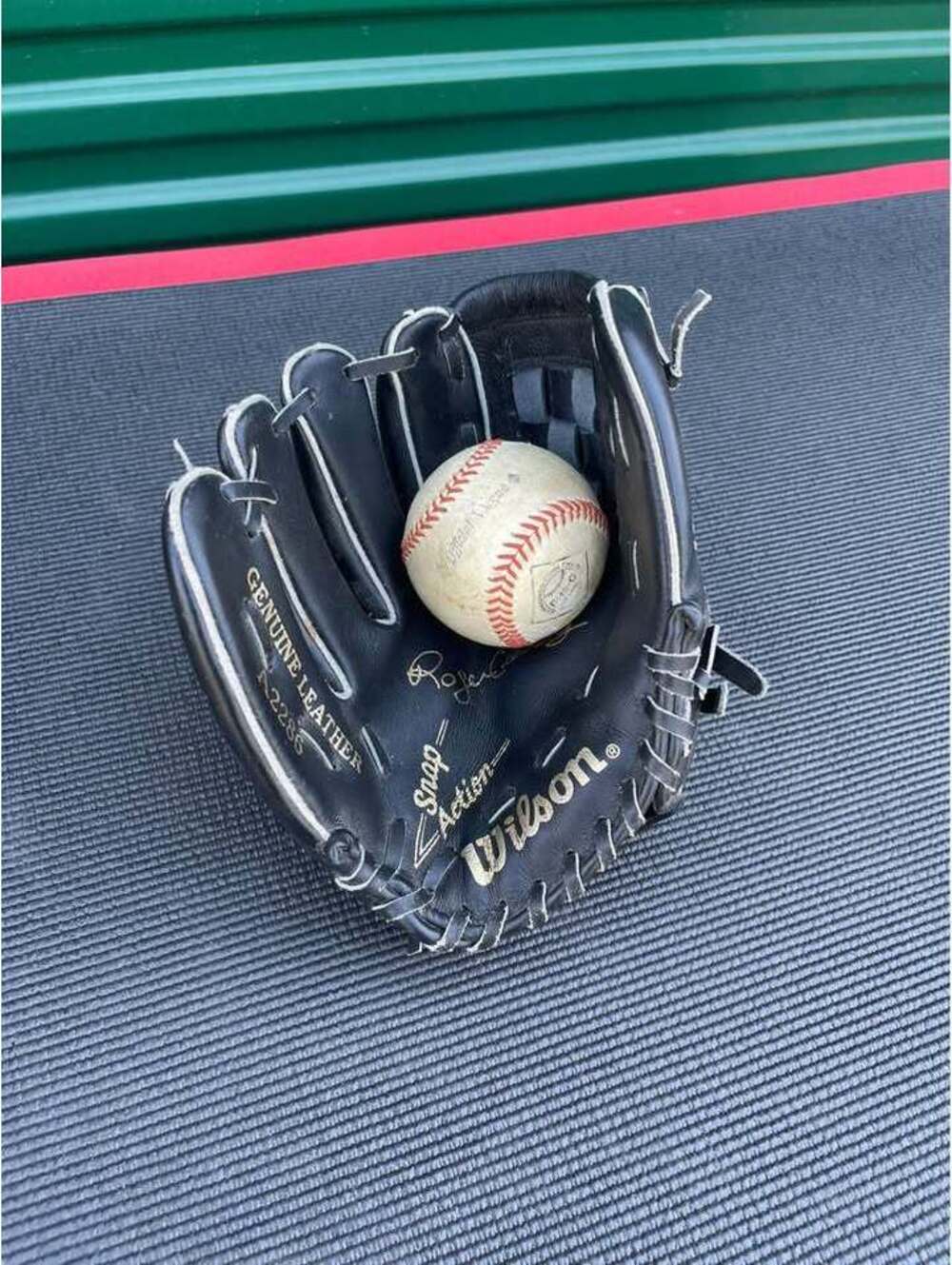 Wilson A2286 Roger Clemens Autograph Model 11" Baseball Glove LHT